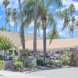 Days Inn By Wyndham Fresno Central Exterior photo