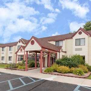 Baymont By Wyndham Gaylord Hotel Exterior photo