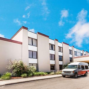 Ramada By Wyndham Lansing Hotel & Conference Center Exterior photo