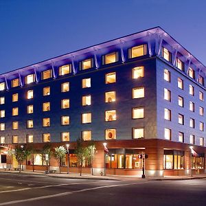 Hilton Garden Inn Portland Downtown Waterfront Exterior photo