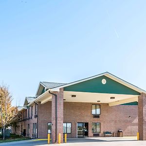 Super 8 By Wyndham Salina I-70 Hotel Exterior photo