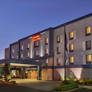 Hampton Inn And Suites Salem Exterior photo