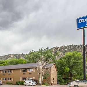 Rodeway Inn Rifle Exterior photo