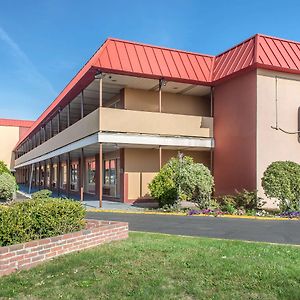 Econo Lodge West Haven Exterior photo