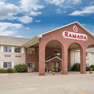 Ramada By Wyndham Spirit Lake/Okoboji Exterior photo