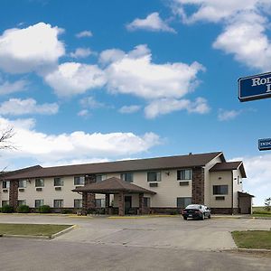 Rodeway Inn Wahpeton Exterior photo