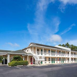 Super 8 By Wyndham Monticello Hotel Exterior photo