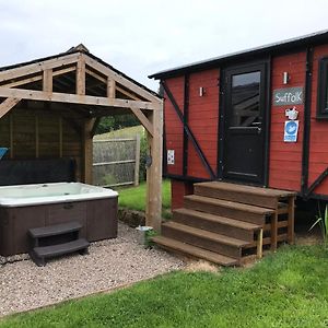 Stunning Railway Carriage With Private Hot Tub Apartamento Hereford Exterior photo