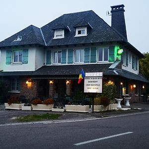 L'Auberge Des Quatre Routes Acomodação com café da manhã Albussac Exterior photo