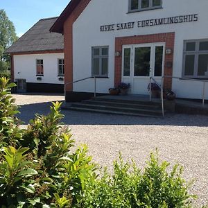 Kirke Saaby Forsamlingshus Acomodação com café da manhã Exterior photo