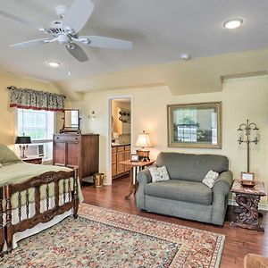Studio In College Station With Expansive Deck! Apartamento Exterior photo