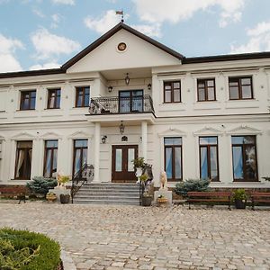 Pałac Uniejów Acomodação com café da manhã Exterior photo