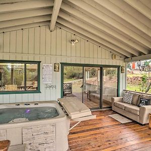 Cozy Pine Retreat With Private Hot Tub And Views Vila Exterior photo