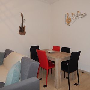 Cozy Apartment For 3-6 People-Center Trípoli Exterior photo
