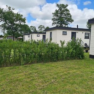 Holiday Chalet Basic Apartamento Hensbroek Exterior photo