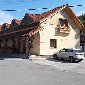 Penzión pri studničke Omastiná Hotel Exterior photo