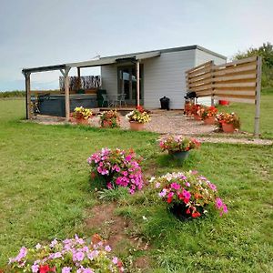 Beautiful Wooden Tiny House, Glamping Cabin With Hot Tub 3 Vila Tuxford Exterior photo