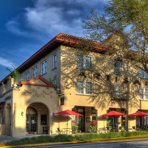 Artisan Downtown Hotel De Land Exterior photo