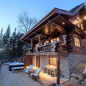 Breathtaking Log House With Hottub - Winter Paradise In Tremblant Vila Saint-Faustin Exterior photo