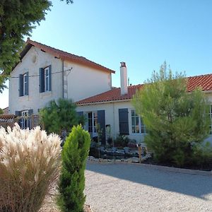 Chambres d'Hôtes Le Clos des Passiflores Pons Exterior photo