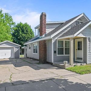 Newly Remodeled In The Heart Of The City. Wausau Exterior photo