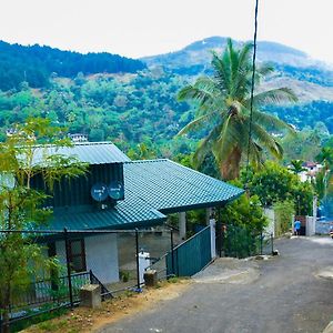 Jayathma Guest Apartamento Peradeniya Exterior photo