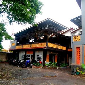 Pondok Wisata Syariah Deporiz Apartamento Kadudampit Exterior photo