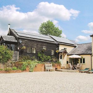 Hirros Hall Longhouse Vila Llanerfyl Exterior photo