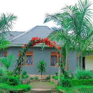 Heavenly Royalz Farm Fortportal Vila Njara Exterior photo