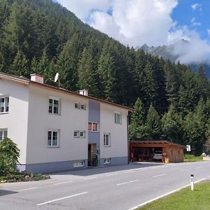 Beim Holzwurm Andy Apartamento Sankt Leonhard im Pitztal Exterior photo