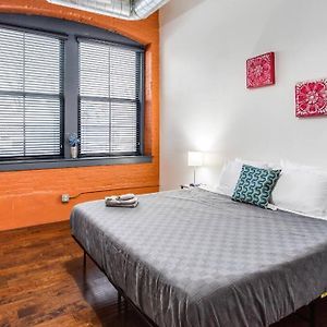 Centric Ny Style Loft W/King Bed Apartamento Rochester Exterior photo