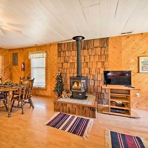 The Burgundy Cabin Iowa Retreat Pond And Fire Pit Apartamento Spragueville Exterior photo