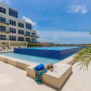Upscaled And Modern Oceanfront Apartment Oranjestad Exterior photo