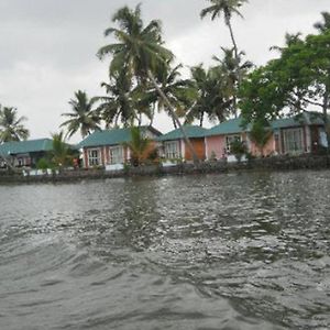 Riverine Resort Alappuzha Exterior photo