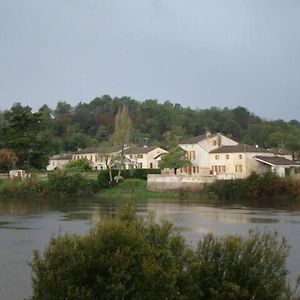 Gironde Style House Bordering The River Vila Sainte-Terre Exterior photo