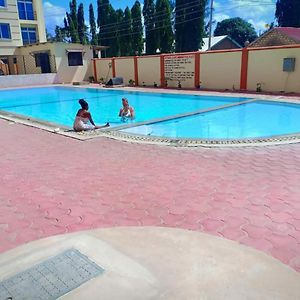 Roma Stays Mwtapa Luxury Apartments 3 Bedrooms & Swimming Pool Mombaça Exterior photo