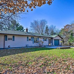 Charming Wausau Cottage On-Site Lake Access! Exterior photo