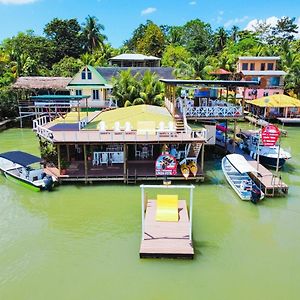 Linda Vista Hotel Rio Dulce Town Exterior photo