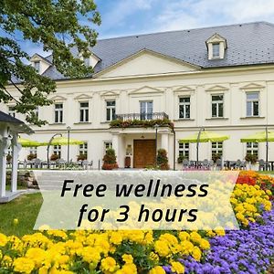 Zámeček Petrovice - free wellness 3h Hotel Petrovice u Karviné Exterior photo