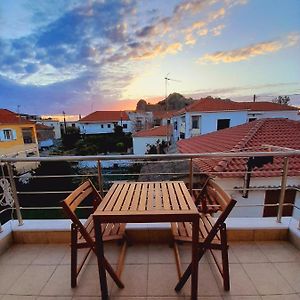 Beautiful House With Great Castle View! Apartamento Myrina Exterior photo