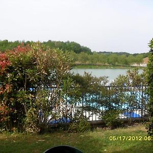 Appt Hameau Du Lac Avec Piscine Et Vue Sur Le Lac Marciac Exterior photo