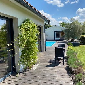 Villa Familiale A La Campagne Avec Vue Sur Le Fleuve - Proche De Bordeaux Bourg-sur-Gironde Exterior photo