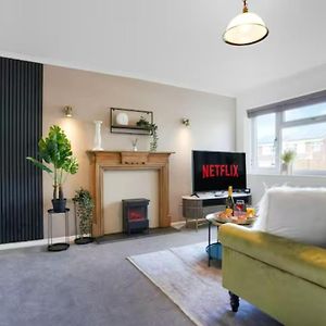 Blandford House With Free Parking, Fast Wifi, Smart Tv With Netflix And Private Garden By Yoko Property Coventry Exterior photo