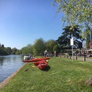 River Cabin Retreat Vila Shepperton Exterior photo