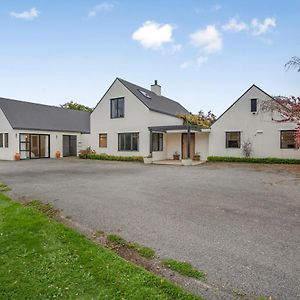 Olive Estate - Martinborough Holiday Home Exterior photo