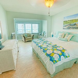 Gorgeous Ocean Views! Welcome To Bella Breeze! Beachfront 2Br 2Ba Apartamento Sion Farm Exterior photo