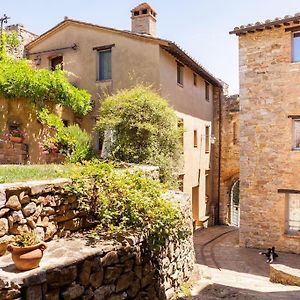 Charming Castle Apartamento Montelagello Exterior photo