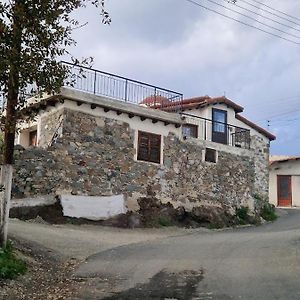 The Rock House - Beautiful Countryside With Mandarins Oranges And Olive Trees,. Near Limassol At Eptagonia Village. Ephtagonia Exterior photo