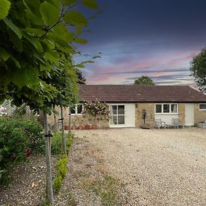 Whitley Coach House Vila Exterior photo