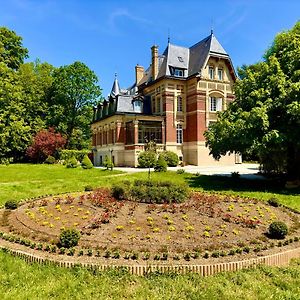 Château de Moliens Acomodação com café da manhã Exterior photo